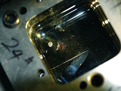 <a href='http://www.ksdmbnv.cn/product/3.htm' class='text_a'>模具激光焊機</a>修復(fù)鏡面模具效果